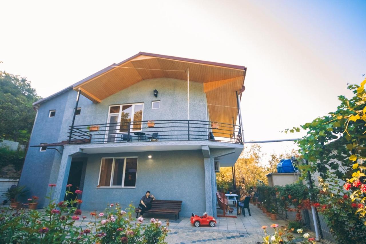 Makos Guest House クタイシ エクステリア 写真