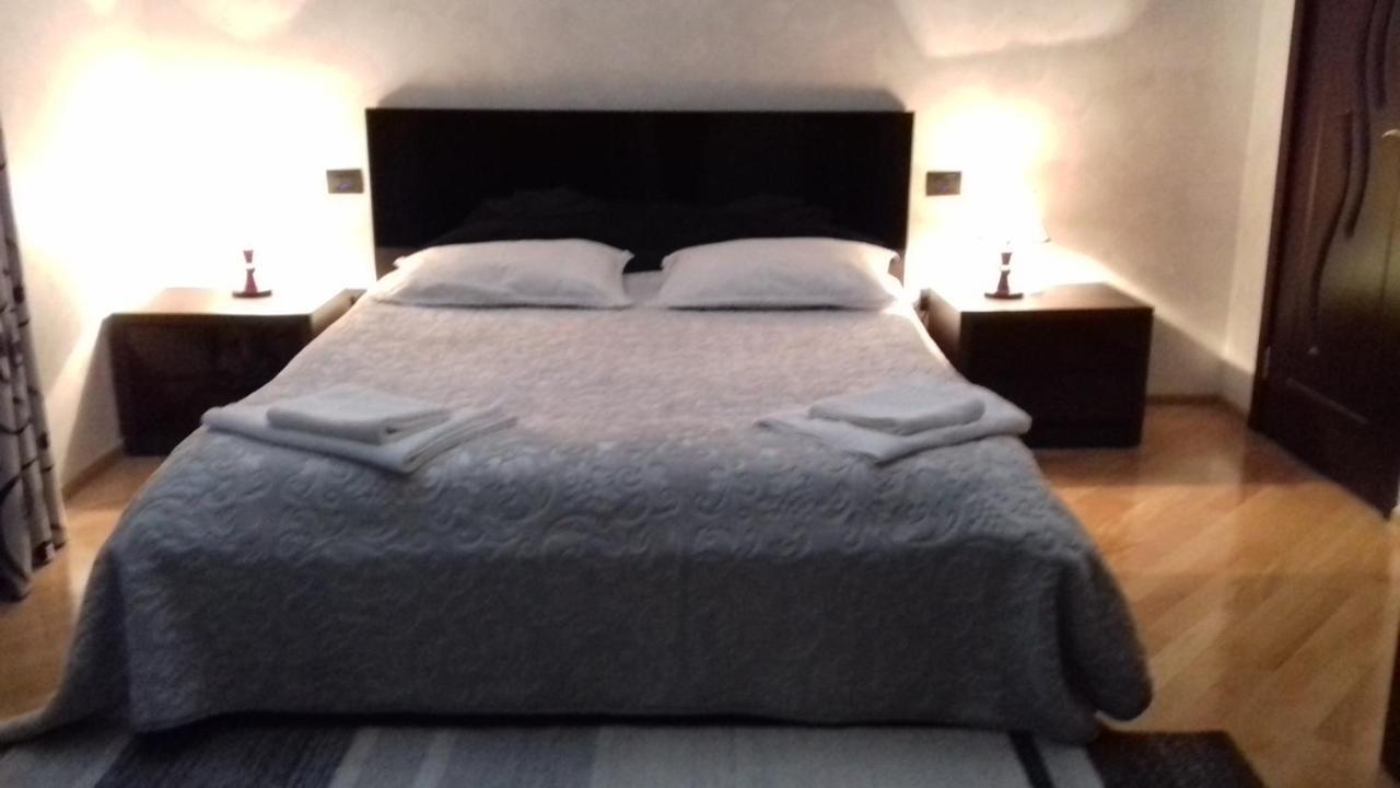 Makos Guest House クタイシ エクステリア 写真